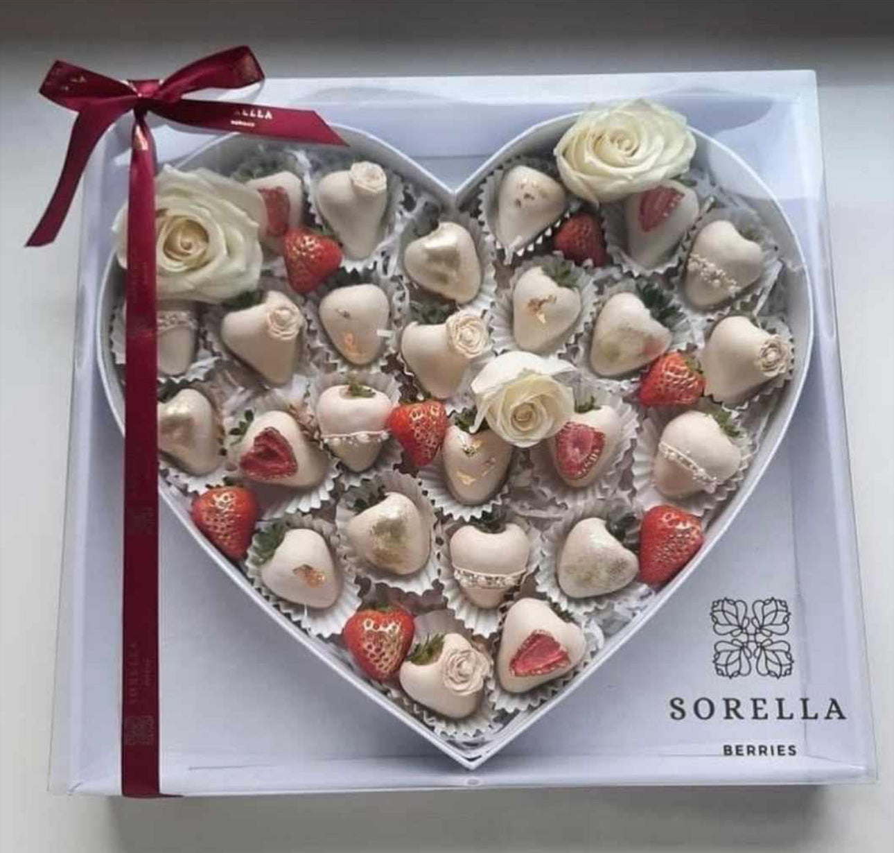Large fillable heart with Clear lid box