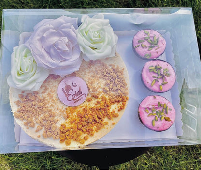 Large clear bake/graze box with cake board