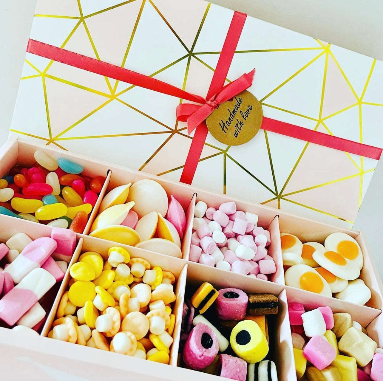 Pink 6 grid section box with lid - 24 x 17 x 5.2cm