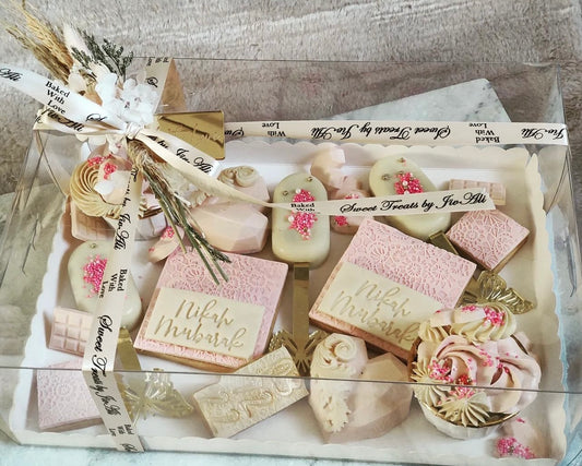 Large clear bake/graze box with cake board